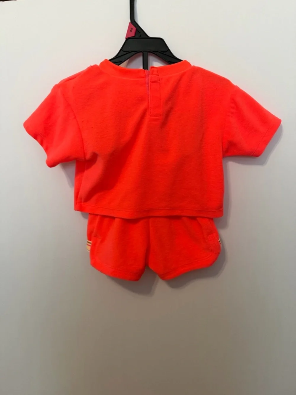 Nike Coral Baby girl Cropped Tee and Matching Shorts with Yellow Logo Size 12M - Picture 6 of 6